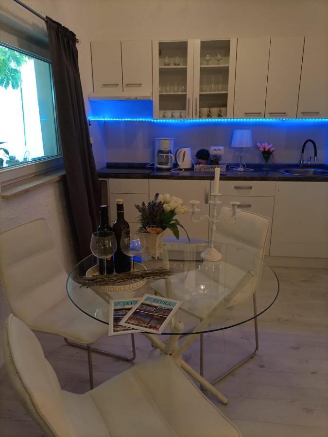 Apartment Jozefina Пореч Екстер'єр фото