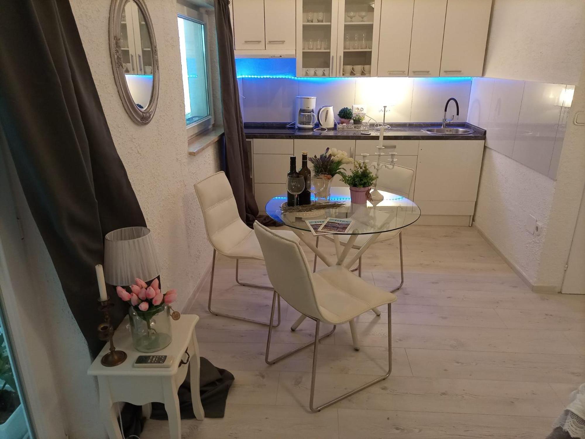 Apartment Jozefina Пореч Екстер'єр фото